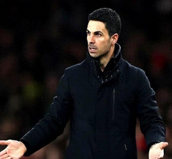 Arsenal đã chi 220 triệu euro!